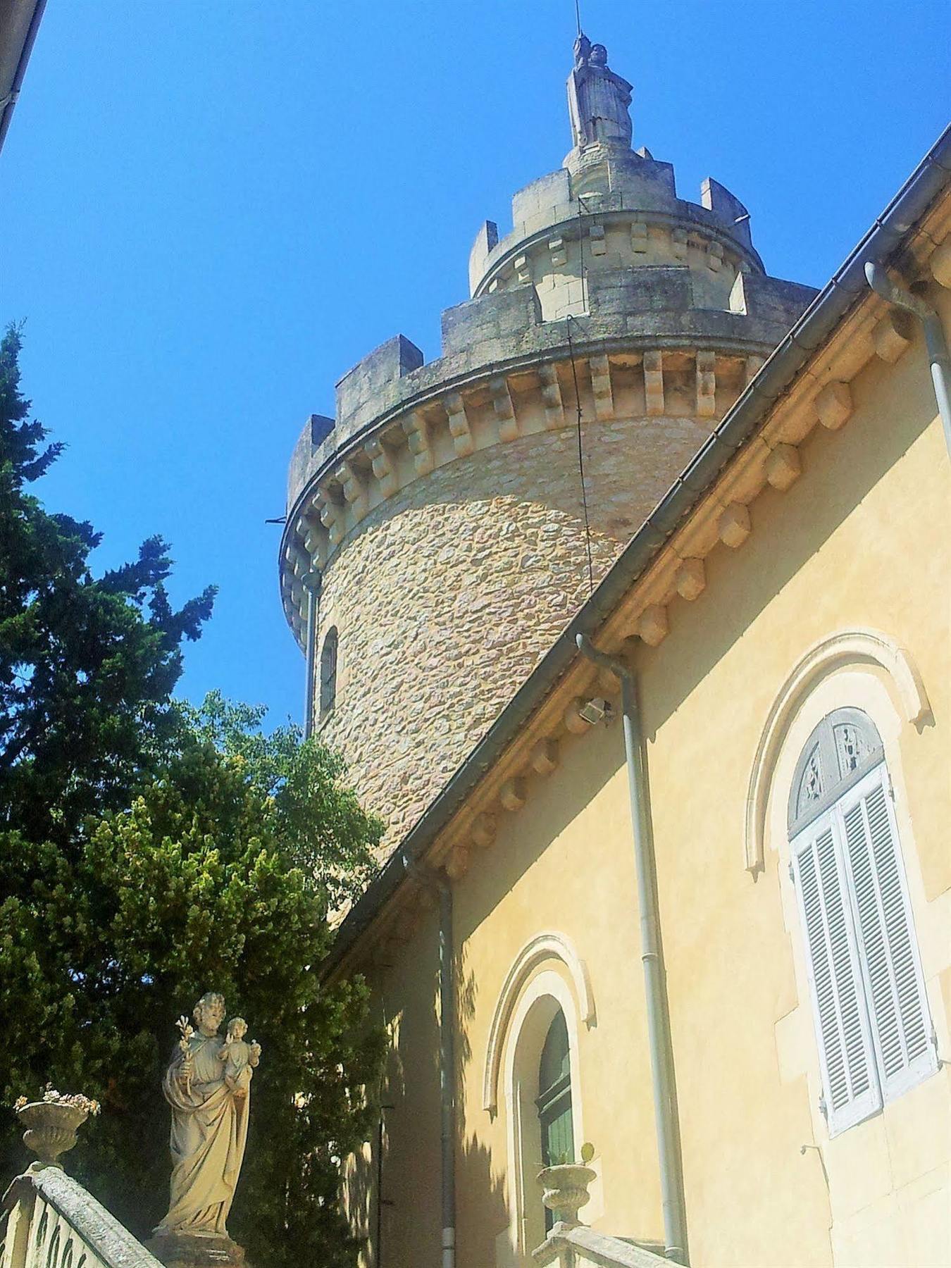 Hostellerie De L'Abbaye De Frigolet Graveson Bagian luar foto
