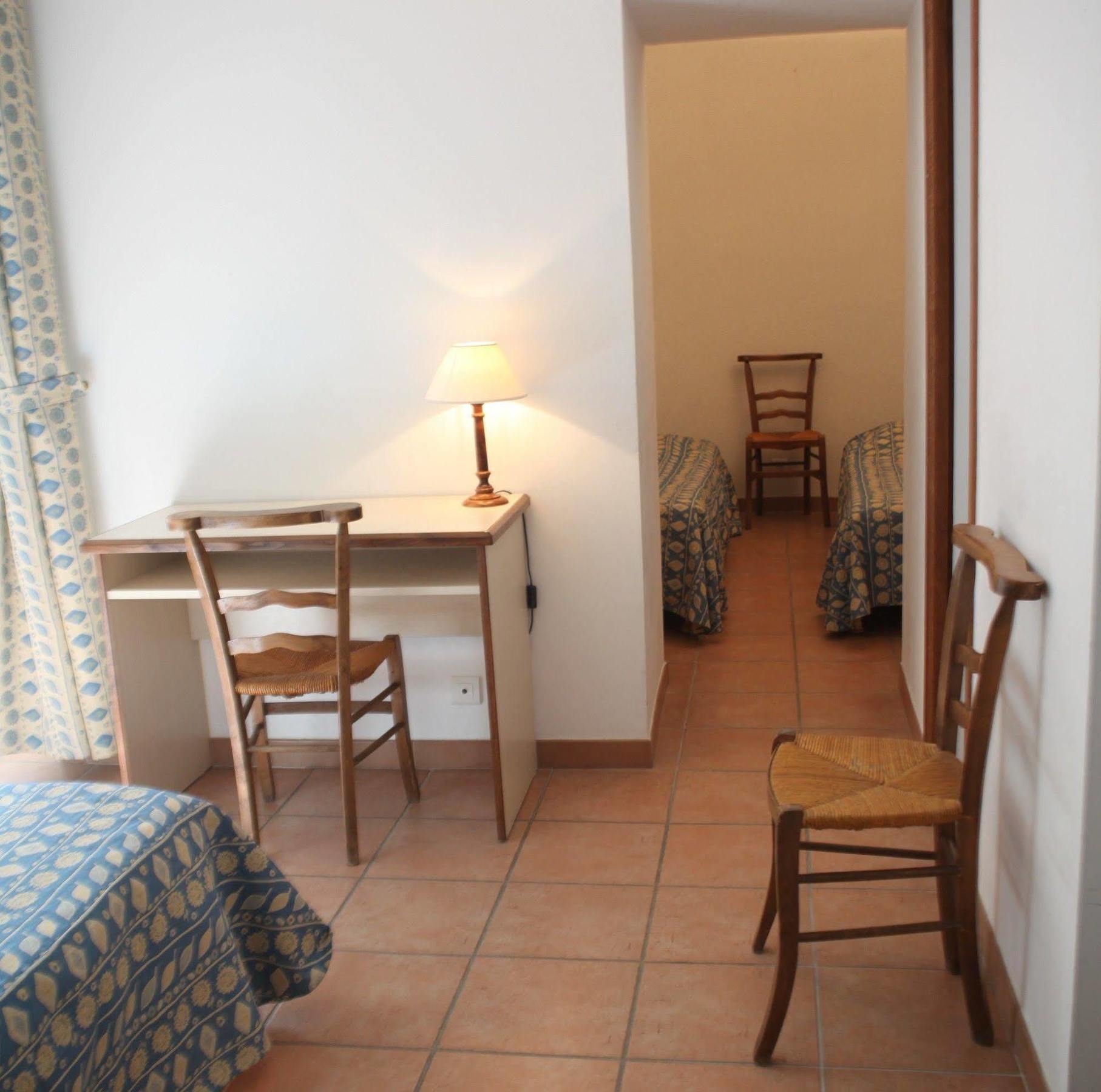 Hostellerie De L'Abbaye De Frigolet Graveson Bagian luar foto